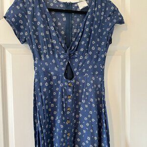 Skylar + Madison blue floral mini dress with peephole and buttons size M